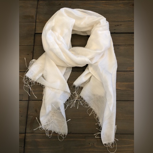 le chateau Accessories - Le Chateau silk white scarf